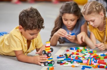 children-playing-together-in-the-classroom-in-kindergarten--e1739035764182 (1)